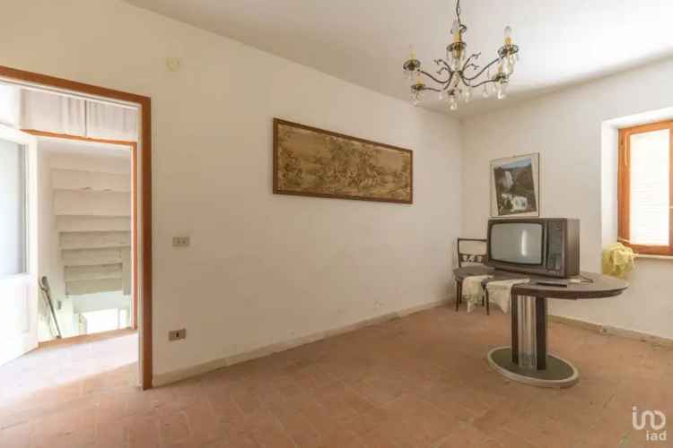 Vendita casa indipendente 8 locali di 250 m² in Matelica (62024) - 100793 - iad