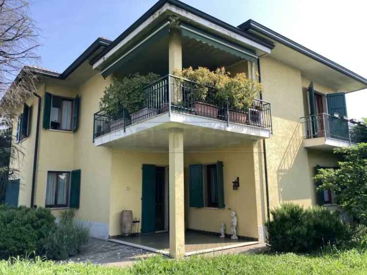 Villa in VIA EUROPA, Bagnolo Cremasco, 4 locali, 2 bagni, garage