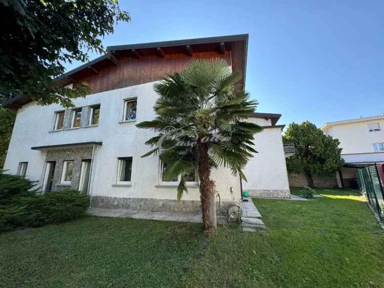 Villa in Via Matteotti, Cermenate, 15 locali, 4 bagni, con box, 360 m²