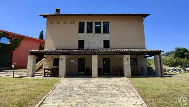 Vendita casa indipendente 12 locali di 580 m² in Carassai (63063) - 127945 - iad