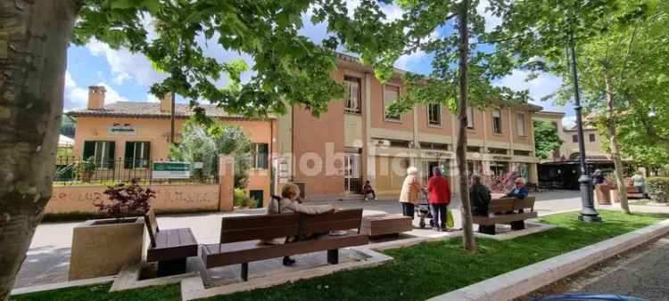 Quadrilocale piazza Martiri della Libertà 1, Centro, Poggio Mirteto