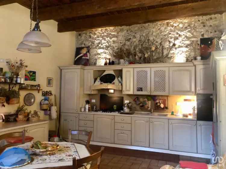 Vendita casa indipendente 11 locali di 270 m² in Civita (87010) - 95659 - iad