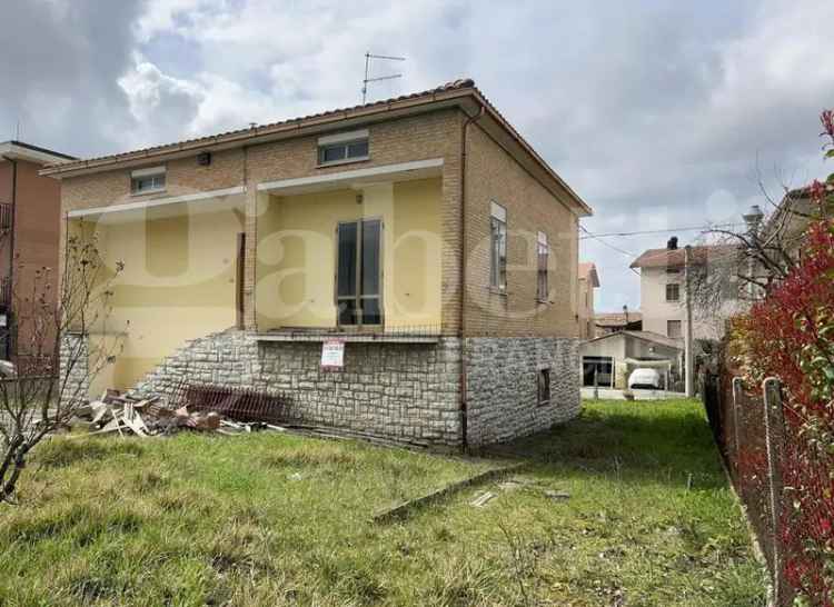 Casa Indipendente in Via Castel D'alfiolo, 20, Gubbio (PG)