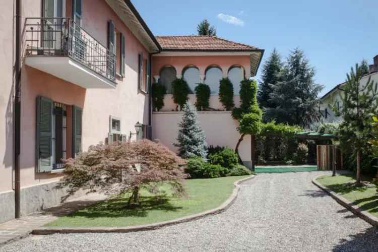 Villa in Via Oberdan, Treviglio, 9 locali, 4 bagni, giardino privato