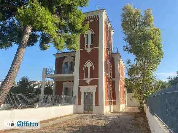 Villa In Affitto in Bari, Puglia