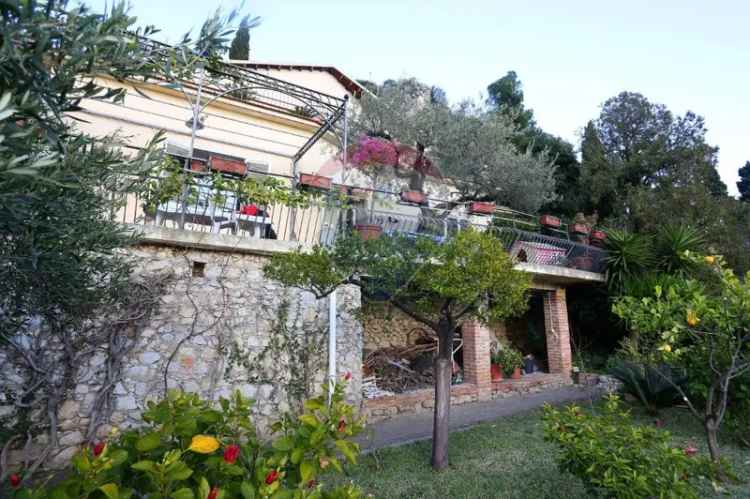 Villa in Leonardo da vinci, Taormina, 12 locali, 4 bagni, 379 m²