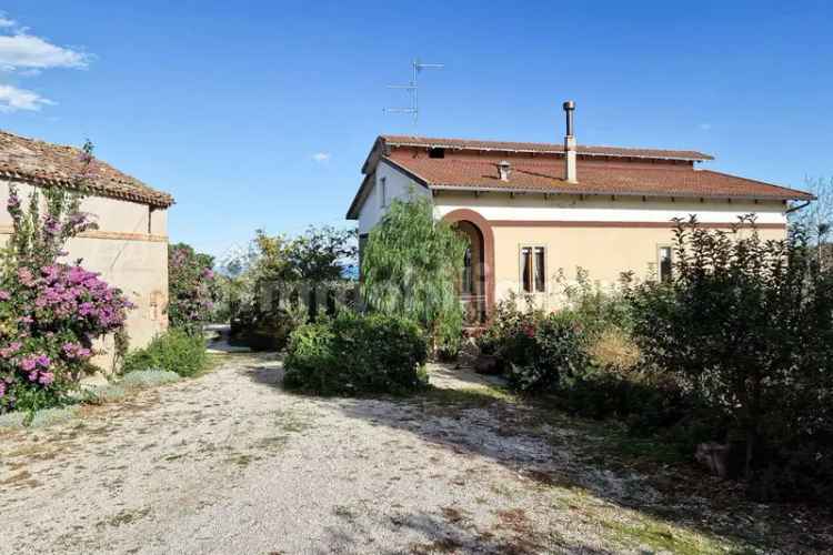 Casale, ottimo stato, 259 m², Campofilone