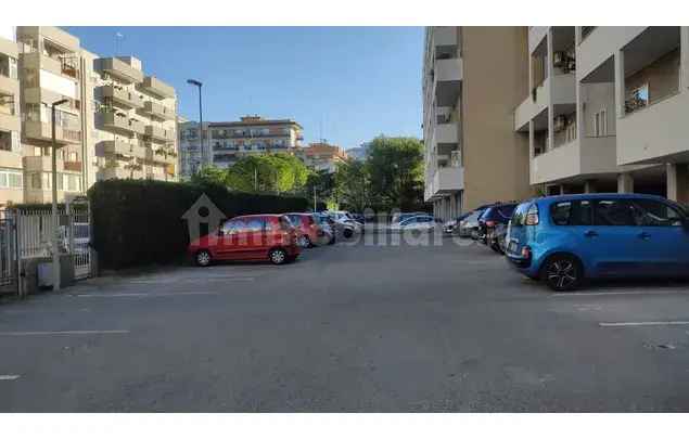 Affitto 5 camera appartamento di 135 m² in Bari