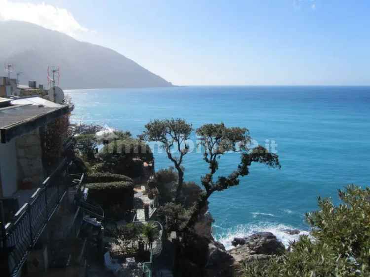 Appartamento in villa via Jacopo Ruffini 15, Centro, Camogli