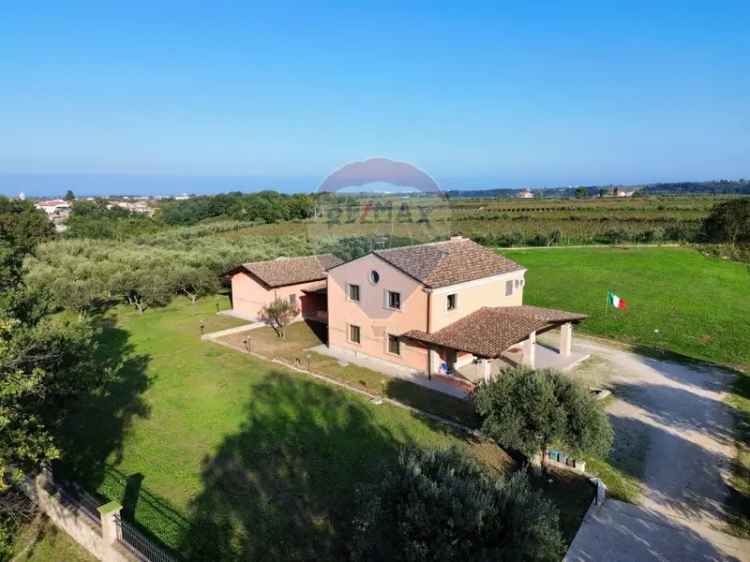 Villa in Contrada Villa Torre, Ortona, 10 locali, 3 bagni, posto auto