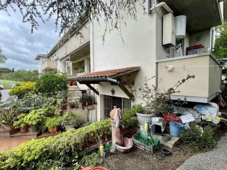 Appartamento in Vicolo Ombrone, Cecina, 7 locali, 1 bagno, garage