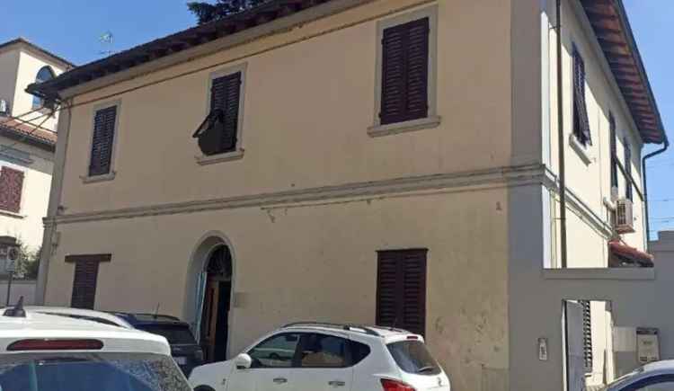 Appartamento in Via Etrusca, Prato, 6 locali, 142 m² in vendita