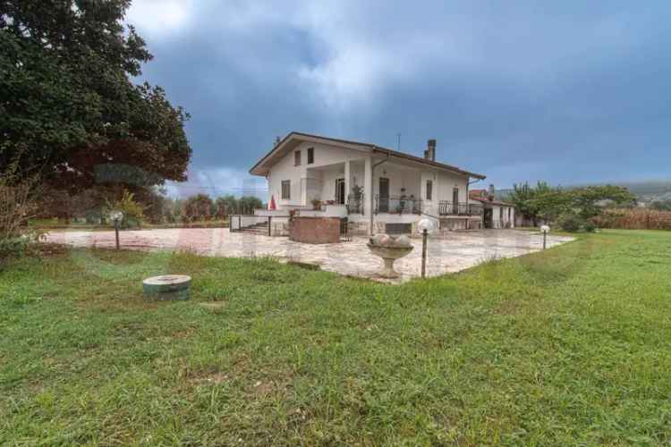 Villa singola in Contrada Melfi di Sotto, Pontecorvo, 7 locali, 186 m²