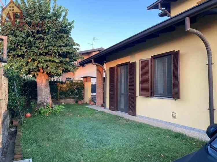 Villa in VIA MAZZINI, Mortara, 3 locali, 2 bagni, con box, 120 m²