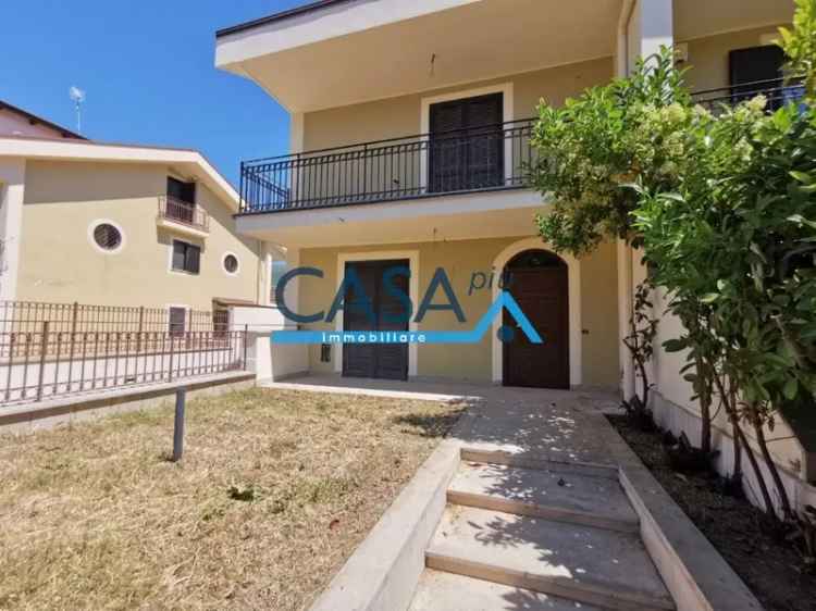 Villa in Via Roma, Camigliano, 7 locali, 3 bagni, giardino privato