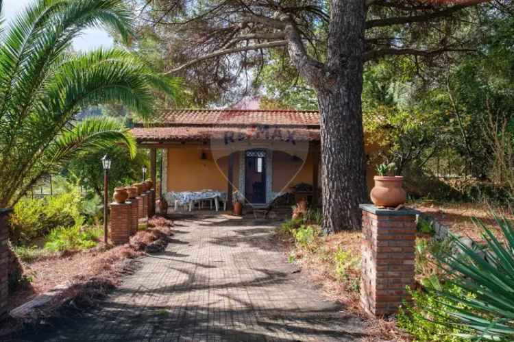 Villa in Via Lorenzo Bolano, Pedara, 2 locali, 1 bagno, posto auto