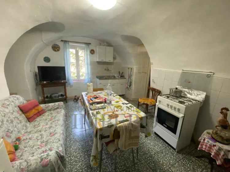 Appartamento in Via Serro Inferiore, Ventimiglia, 6 locali, 1 bagno