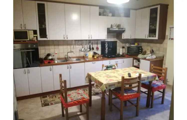 Villa in vendita a Guidonia Montecelio, Via Roma 43