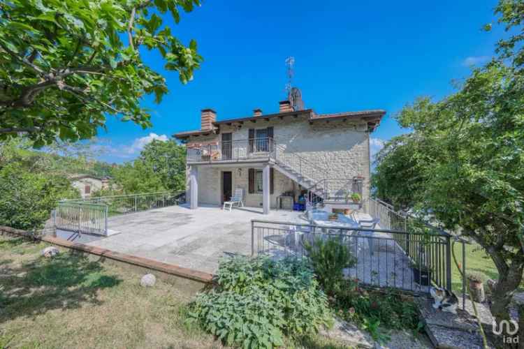 Vendita casa indipendente 9 locali di 324 m² in Tizzano Val Parma (43028) - 124683 - iad