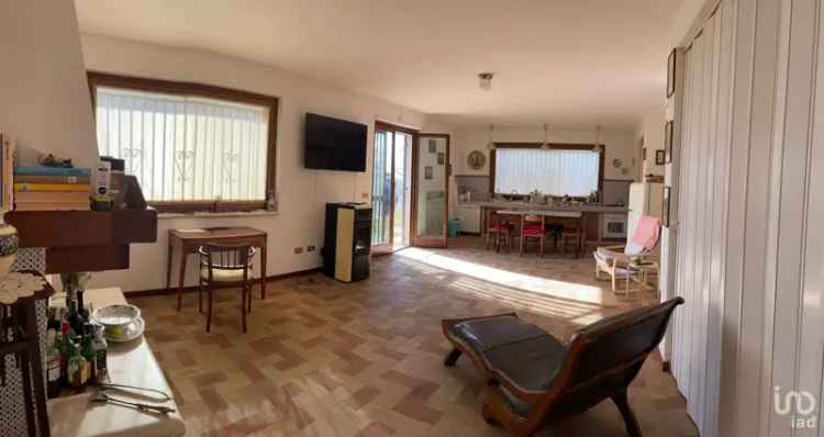 Vendita casa indipendente 8 locali di 216 m² in Teramo (64100) - 69655 - iad