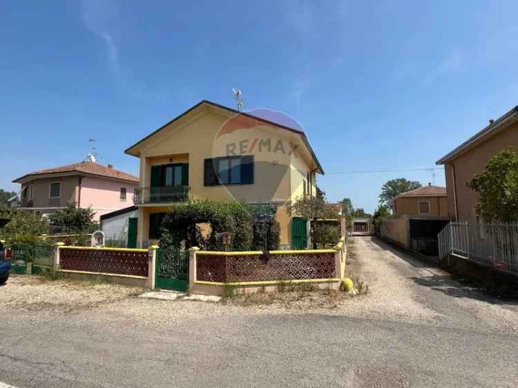 Villa in Via Roma, Giussago, 5 locali, 2 bagni, giardino privato