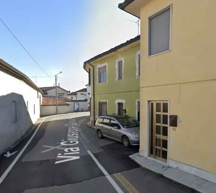 CASA SU DUE PIANI CON GARAGE