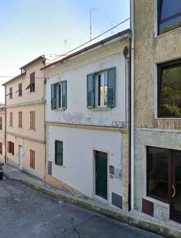 Appartamento in Via S. Martino, Falconara Marittima, 6 locali, 97 m²