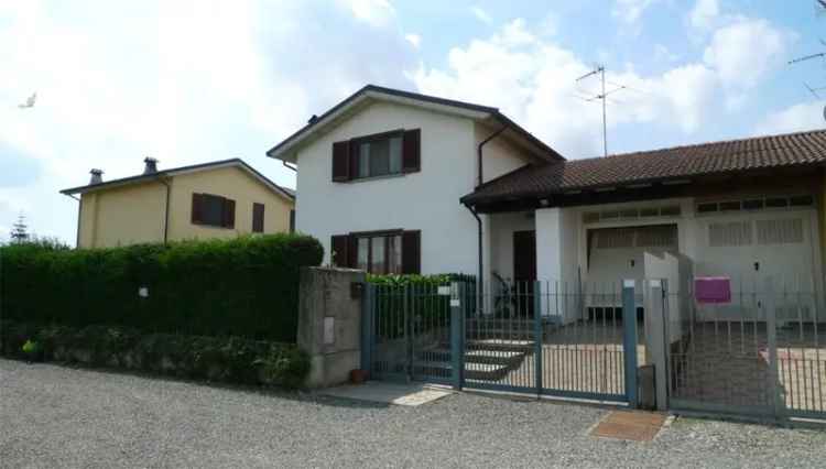 Villa in Via Duomo, Alessandria, 6 locali, 2 bagni, giardino privato