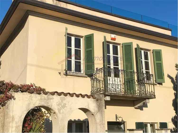 Villa unifamiliare via Indipendenza, 17, Centro, Besozzo