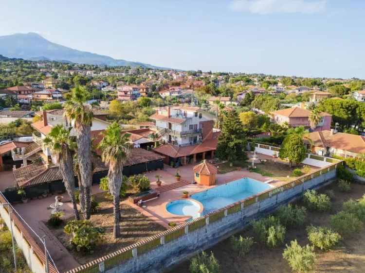 Villa in Via Pescara, Mascalucia, 10 locali, 3 bagni, giardino privato