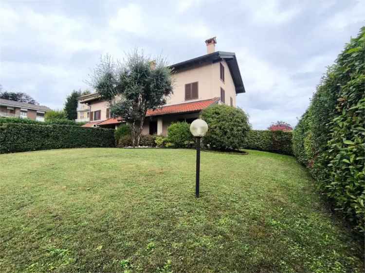 Villa in Via risorgimento 10, Fenegrò, 4 locali, 3 bagni, garage