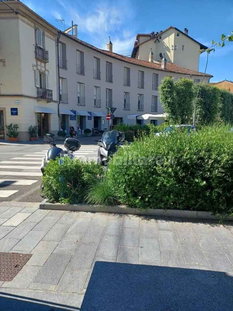 Bilocale piazza Michele Ferrero, Centro, Alba