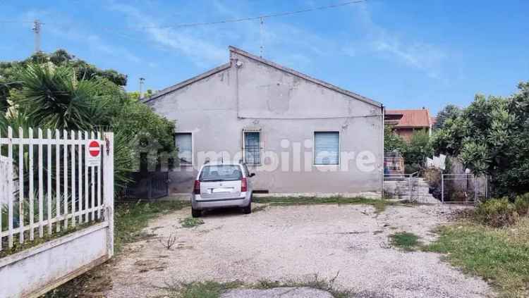 Villa plurifamiliare via Colle Innamorati 131, Colli Innamorati - Madonna, Pescara