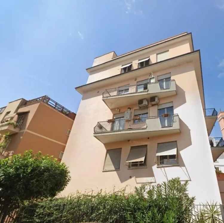 Appartamento in Via Raffaele Balestra, Roma, 5 locali, 3 bagni, 130 m²