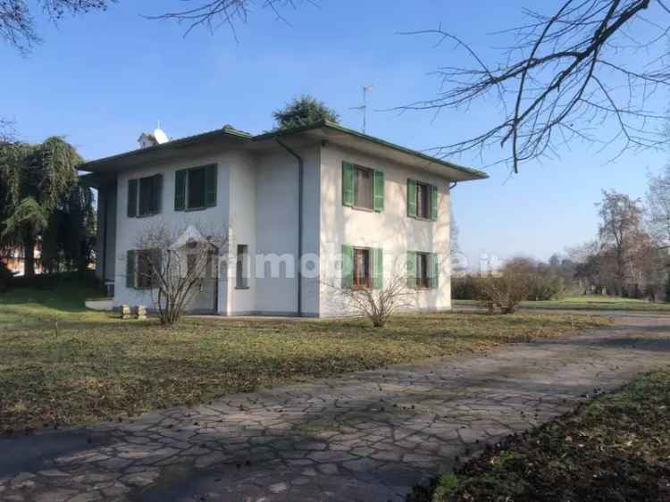 Villa unifamiliare via Treviglio, Zona Agricola, Frazioni Minori, Crema