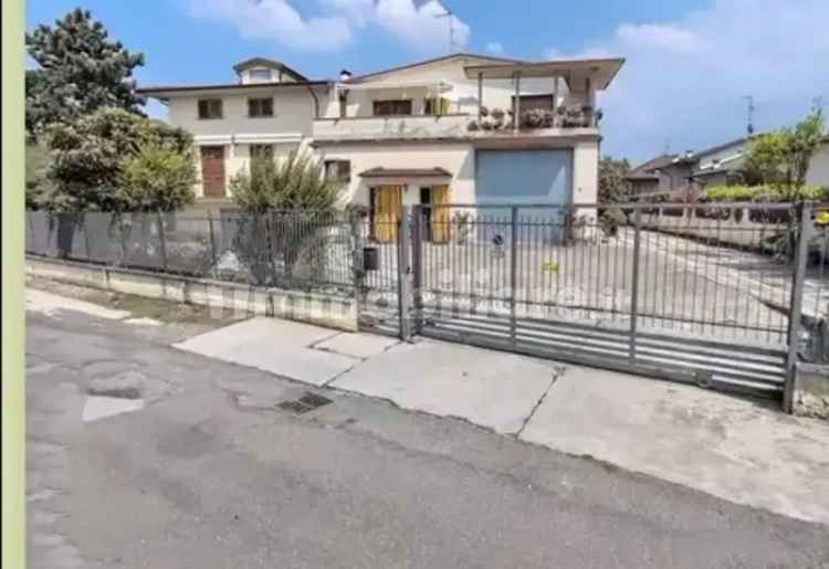 Villa unifamiliare Strada Casalnoceto, Zona Pittori, San Vittore, Pombio, Voghera