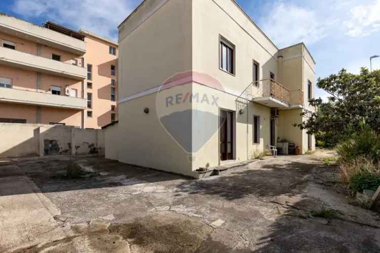 Villa in Via Meucci, Cagliari, 8 locali, giardino privato, con box