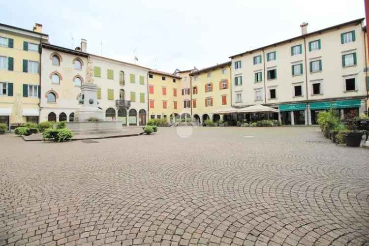 Quadrilocale piazza Paolo Diacono 15, Centro, Cividale del Friuli