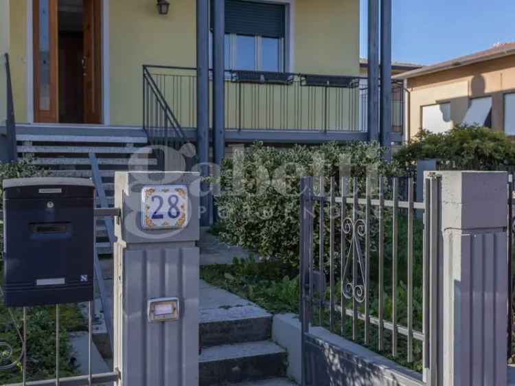 Villa bifamiliare via Pomponio Amalteo, 28, San Gregorio, Villanova, Pordenone