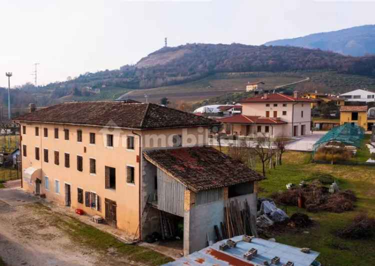 Rustico via Luigi Cadorna, Centro, Caneva