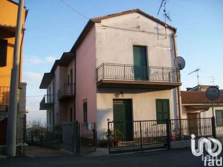 Vendita rustico 11 locali di 250 m² in Notaresco (64024) - 136059 - iad