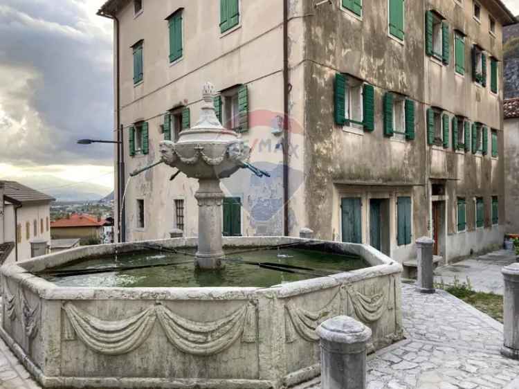 Appartamento in Piazza della Fontana, Longarone, 5 locali, 1 bagno