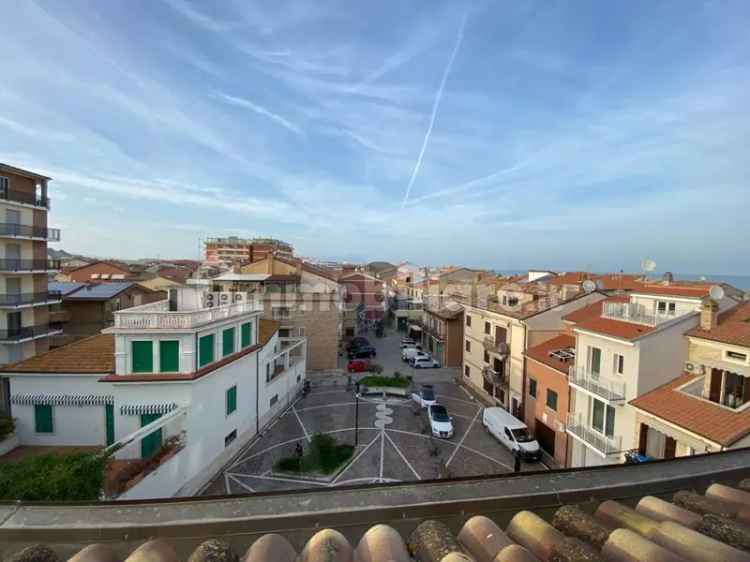 Attico piazza Fratelli Brancondi, Centro, Porto Recanati