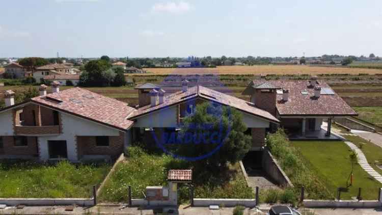 Villa trifamiliare in Via Boscabella, Cesenatico, 8 locali, 3 bagni