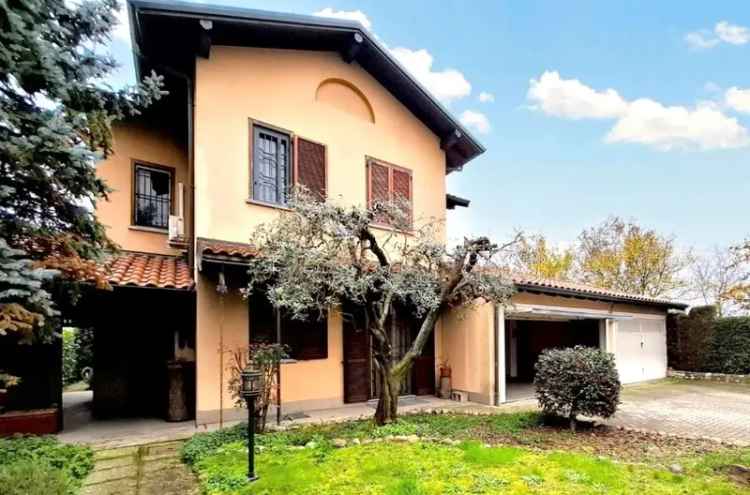 Villa in Via Cavalieri di Vittorio Veneto, Arluno, 8 locali, 161 m²