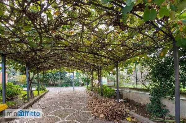 Villa In Affitto in Napoli, Campania