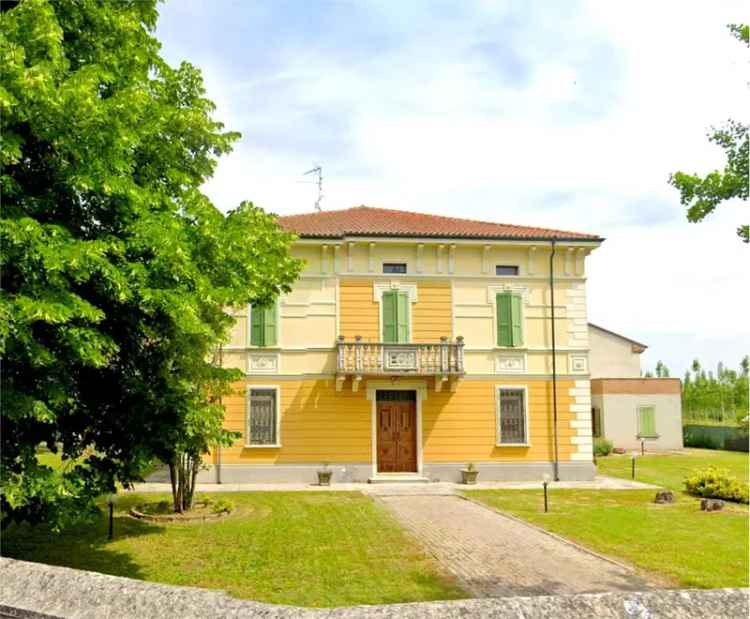 Villa in Via Dossi, Sabbioneta, 15 locali, 2 bagni, giardino privato