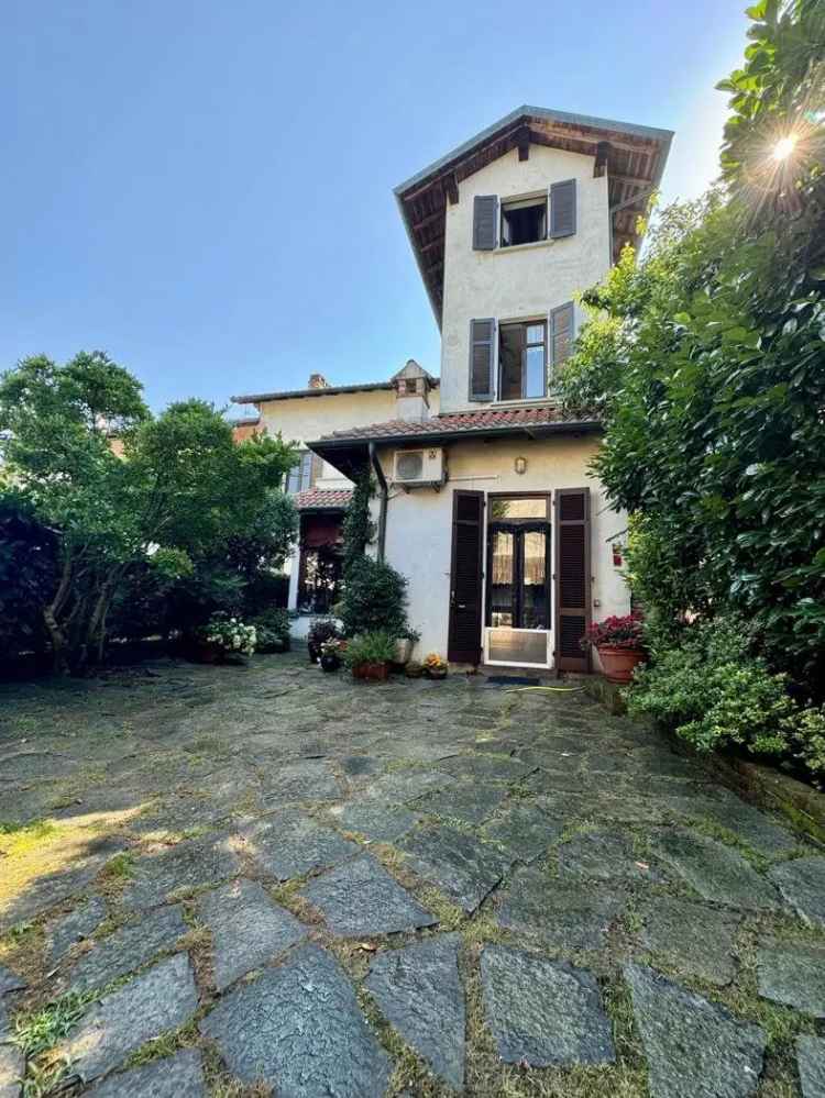 Villa in Via Balduzzi, 106, Mortara (PV)