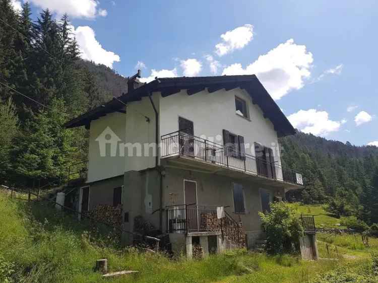 Terratetto plurifamiliare Sabbionaccio, Chiesa in Valmalenco