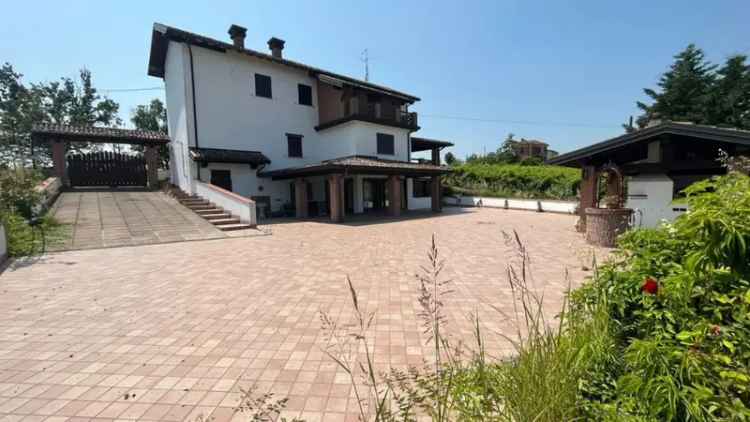 Villa singola in Via Diola 12, Ziano Piacentino, 5 locali, 3 bagni